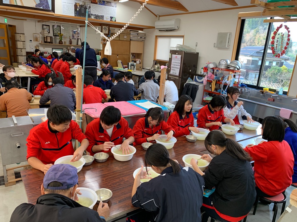 塵取りを行っている様子の写真1