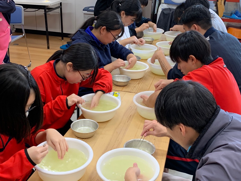 塵取りを行っている様子の写真2